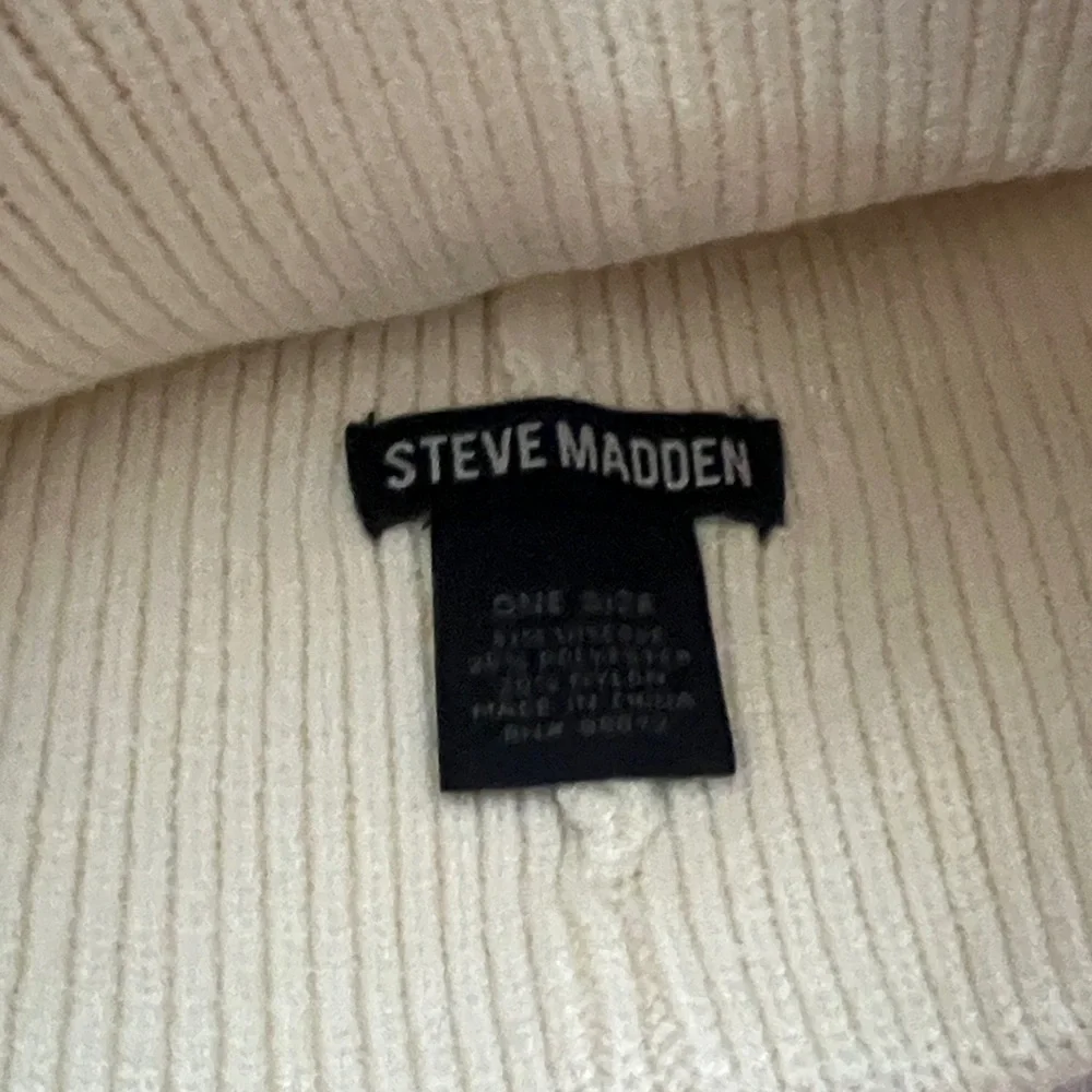 Steve Madden Winter Beanie Hat color Fuxcia and Beige (2 pieces)women new